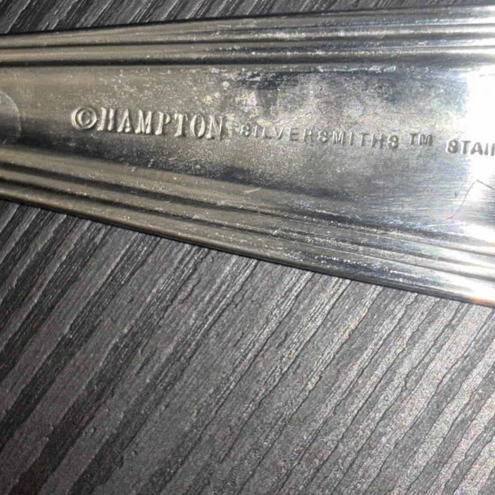 34 Piece Hampton Silversmith Stainless Steel Flat Ware Set